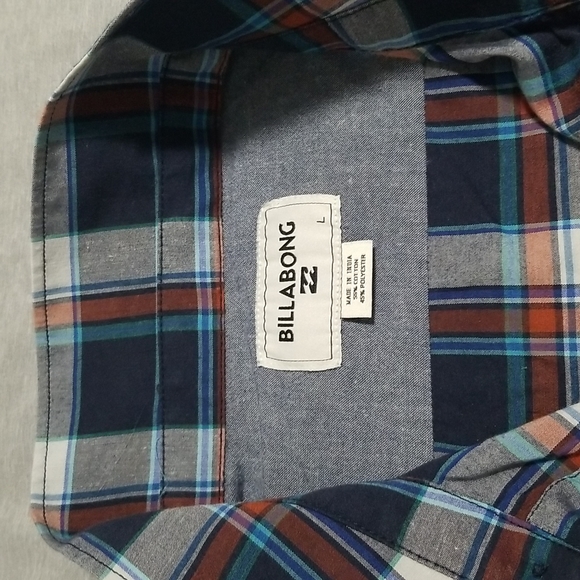 4 men tops Volcom and Billabong - Picture 9 of 16